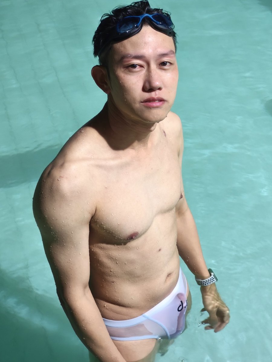 khaenverse's tweet photo. เกงว่ายน้ำสีขาว ทำไมมันบาง https://t.co/olY5mA07xn