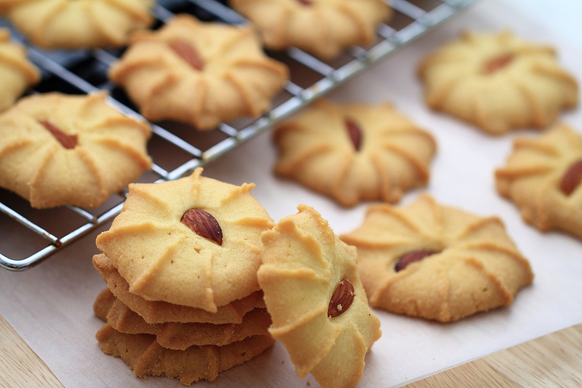 MelissaCamoowq's tweet photo. Just opened a pack of matcha cookies that are so buttery and crisp—want to grab one https://t.co/891JPKi0Iy