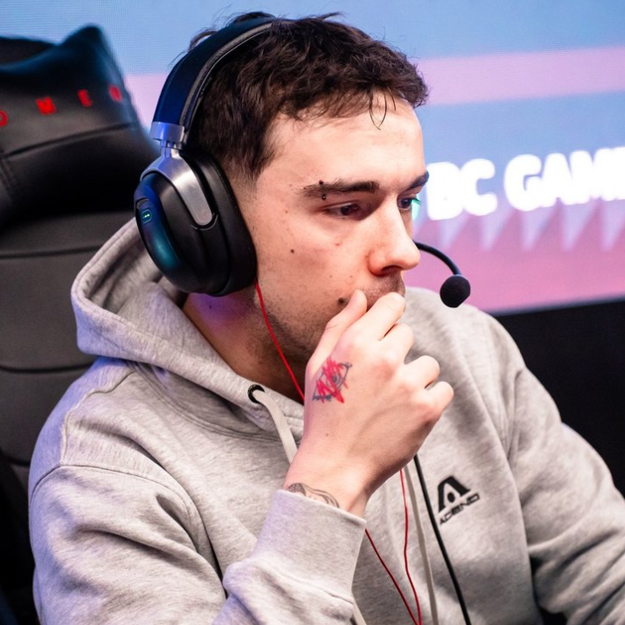 NartOutHere's tweet photo. 🤯h4rn just finished a map with a 21 K-D and a 3.28 rating

That has to be one of the highest K-Ds ever recorded in a professional CS match https://t.co/fGm9xfwwzB