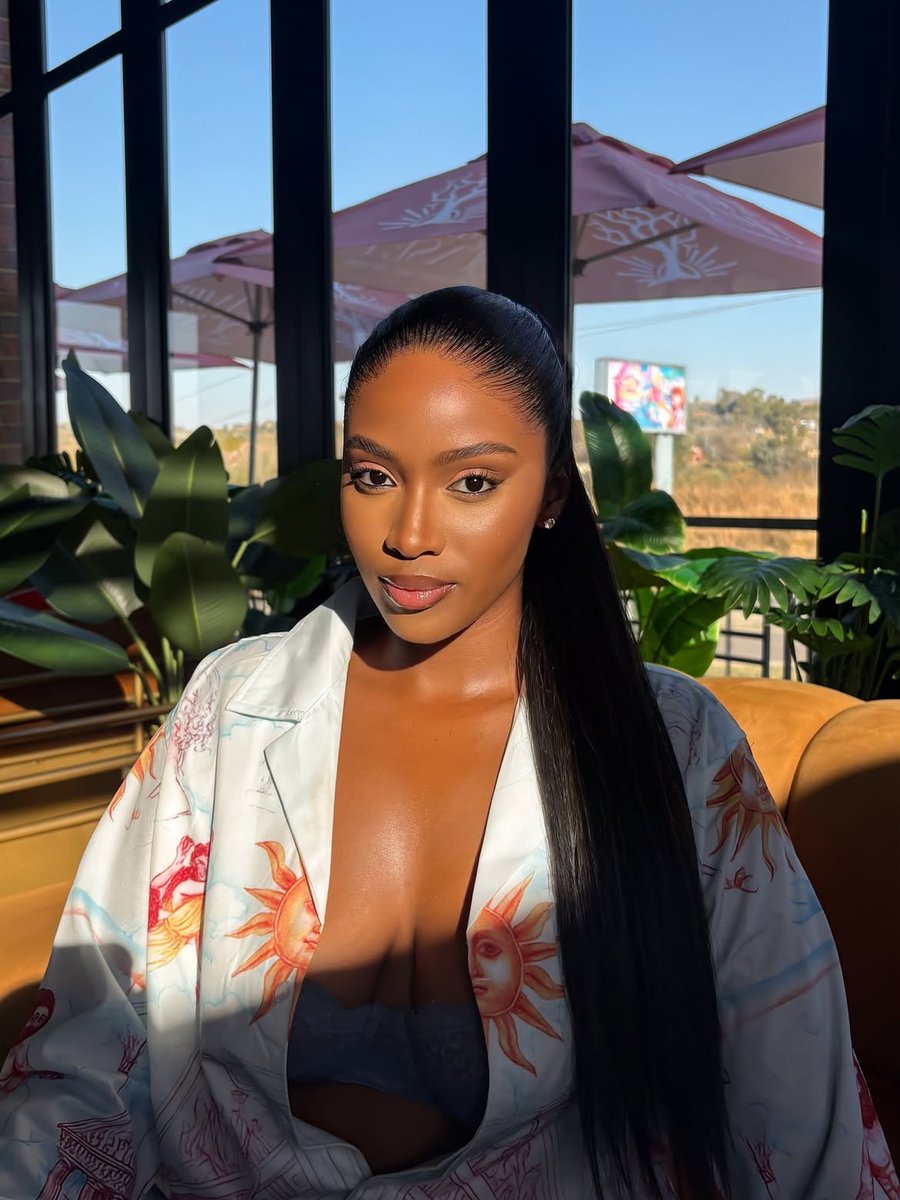 grade1babe's tweet photo. The sun didn't come to play. Same as me. 

ayaaa.nqu https://t.co/QGqeSvZj5Z