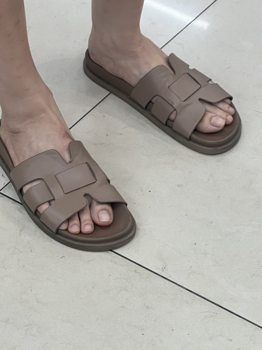 L0wQpics's tweet photo. #footfetısh 
#feet #foot #sole
#足裏
#玉足 
#足控 https://t.co/E7sPptcgSV
