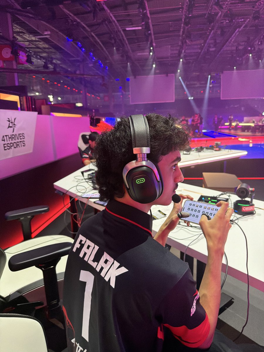 falakpubgm's tweet photo. Eyes on the trophy. https://t.co/6jeEdMWv4m
