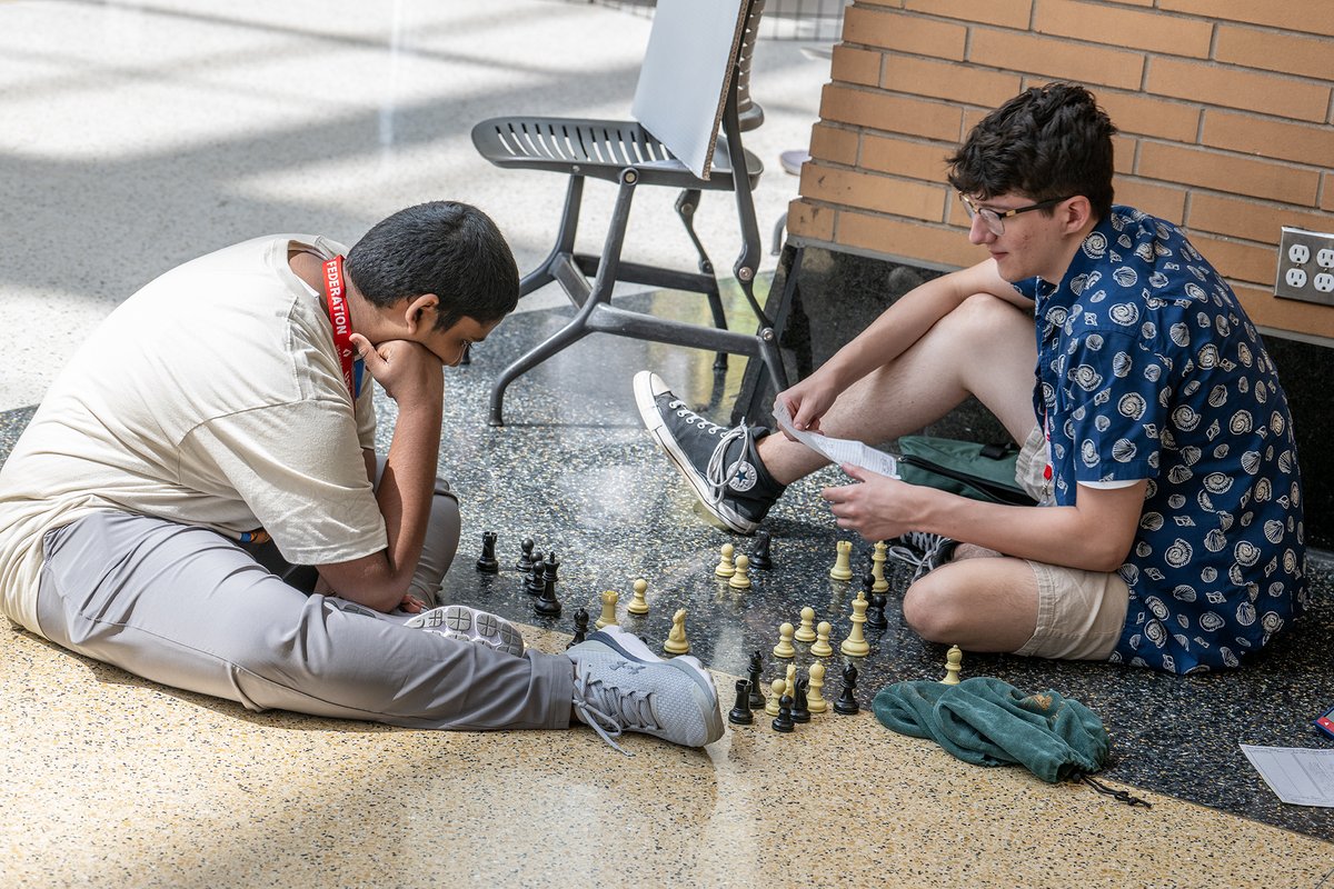 davidllada's tweet photo. These guys love chess so much that don't having a board won't stop them from analyzing their game. #USchess ๐บ๐ธ https://t.co/r7Ihv8qHiC