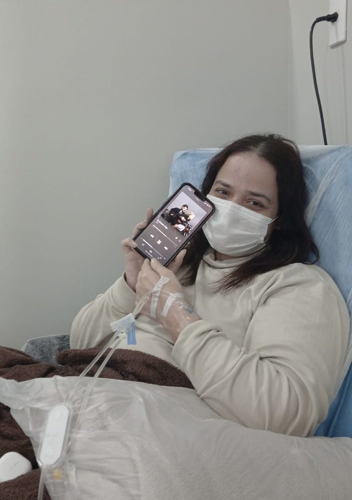 cantodeumafesta's tweet photo. Oi @jaoromania sou a primeira pessoa a dar stream no memórias póstumas aqui na oncologia 💐 te amo https://t.co/onKbJ0S1lb