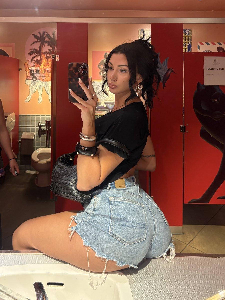 digitalvicc's tweet photo. the reason you give me whatever I want 🐆 https://t.co/9dvpe1etLK