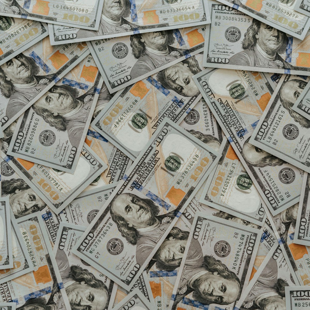 bpthaber's tweet photo. Take-Two, GTA 6 ön siparişlerinin açık olduğu ilk 5 günü de kapsayan çeyrekte toplam 1.390.000.000 dolar satış geliri elde ettiğini açıkladı. (Variety)

— Toplam 2 aylık sürede GTA 6'nın ne kadar sattığı ise açıklanmadı. https://t.co/CSFFINCdpI