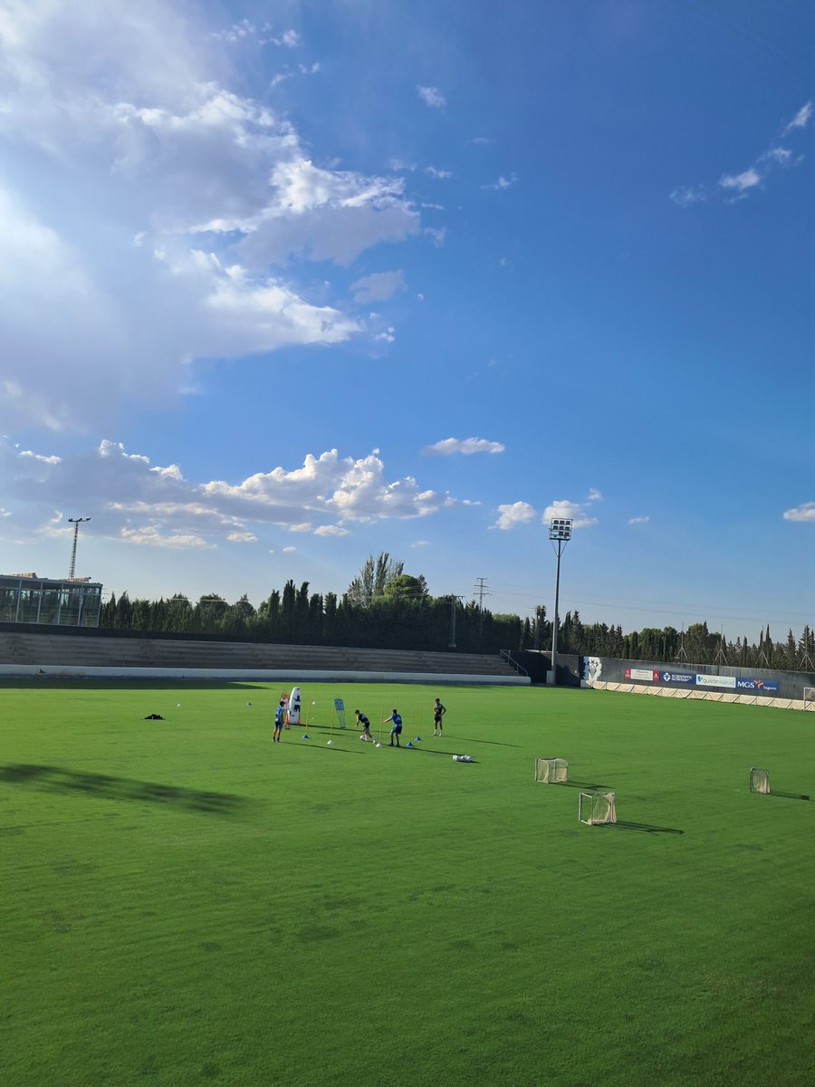 albacetefa86229's tweet photo. ÚLTIMA HORA DEL ALBACETE BALOMPIÉ🚨
Javi villar y valverde ya an tocando césped depues de sus graves lesiones 
Están entrando solos  y en unos días estarán con el grupo https://t.co/aNRv52ZMDZ