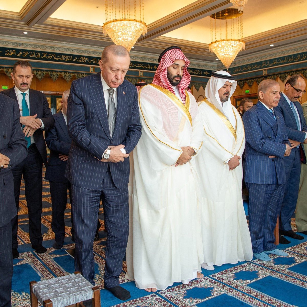 hamzayerlikaya's tweet photo. Dünya lideri… Gücün zirvesinde, tevazunun en güzel hâli. Güç milletten, mutlak kudret Allah’tandır. 🇹🇷🤲 https://t.co/EeaFdUOc9O