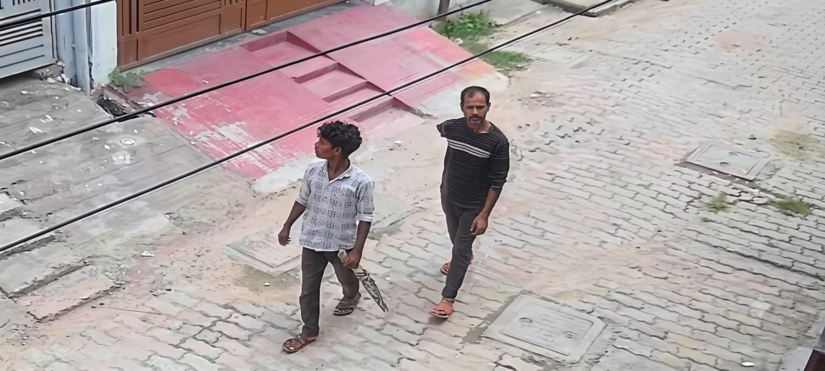 _ComebackArc_'s tweet photo. 1. This incident has happened in my colony near Munshipulia, Lucknow 
All the culprits faces are crystal clear . Even black tshirt guy don't have one hand . https://t.co/ojmdd8JHaG