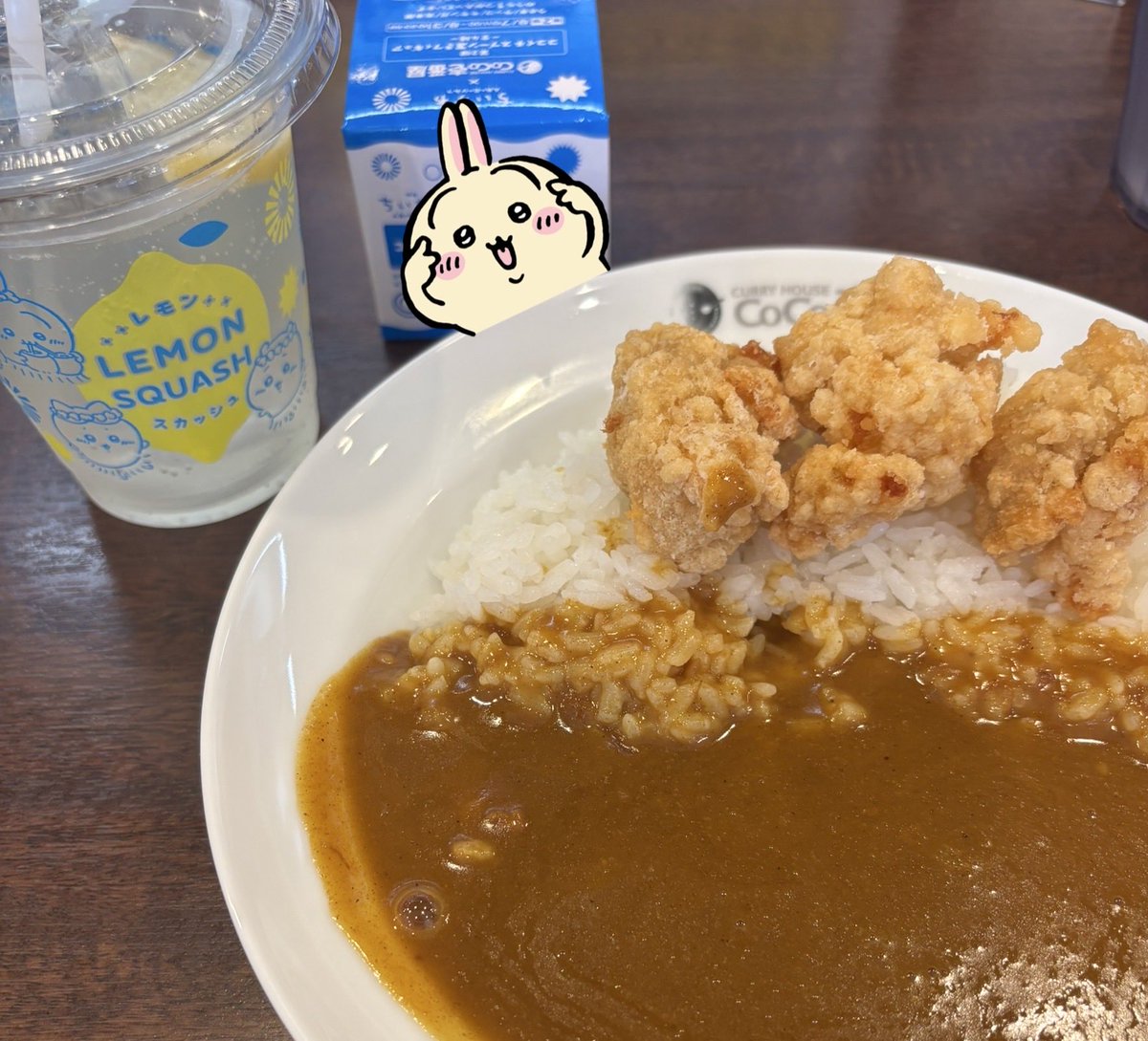 mochi_macaron02's tweet photo. 本日のちい活🍛
暑かったのでレモンスカッシュが沁みました🍋✨
中身は...うさぎでした🐰ワーィ https://t.co/XpuAL4O1jI