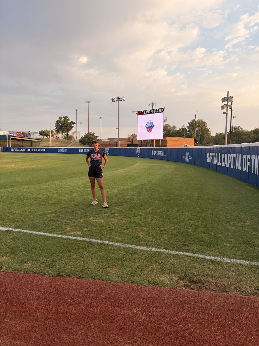 coachevar's tweet photo. Winning is fun! Ended pool play yesterday 3-0!! Love coaching this fun and talented group! Bracket play starts today at 4:00pm CST! Go Region 6!🥎🔥🇺🇸 @DevonParkOKC @USASoftball @USASoftballREC @INASASoftball @ExtraInningSB @SBRRetweets @DiamondAddicts https://t.co/9DvxaR7etP