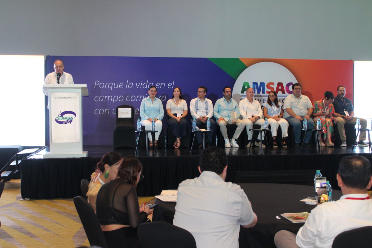 AMSACSemilleros's tweet photo. ¡Arranque de la #ConvenciónAMSAC2026! 📸🌱
Ayer vivimos un gran primer día: ✅ Inauguración oficial por José Manuel Villaverde y líderes del sector. 🥇 Entrega del Premio al Mérito Semillero 📊 Charlas de alto nivel sobre el panorama agroalimentario. https://t.co/dCGMGquR2C
