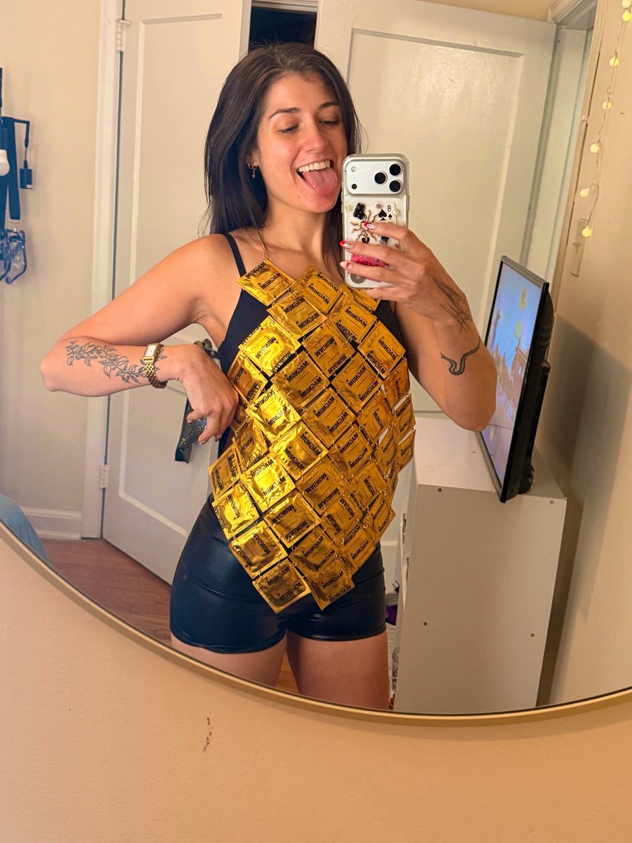 hollyhollssss's tweet photo. THE MAGNUM TOP IS ALMOST COMPLETE✨ #TheFreedomTour https://t.co/0mblLvN1Dw