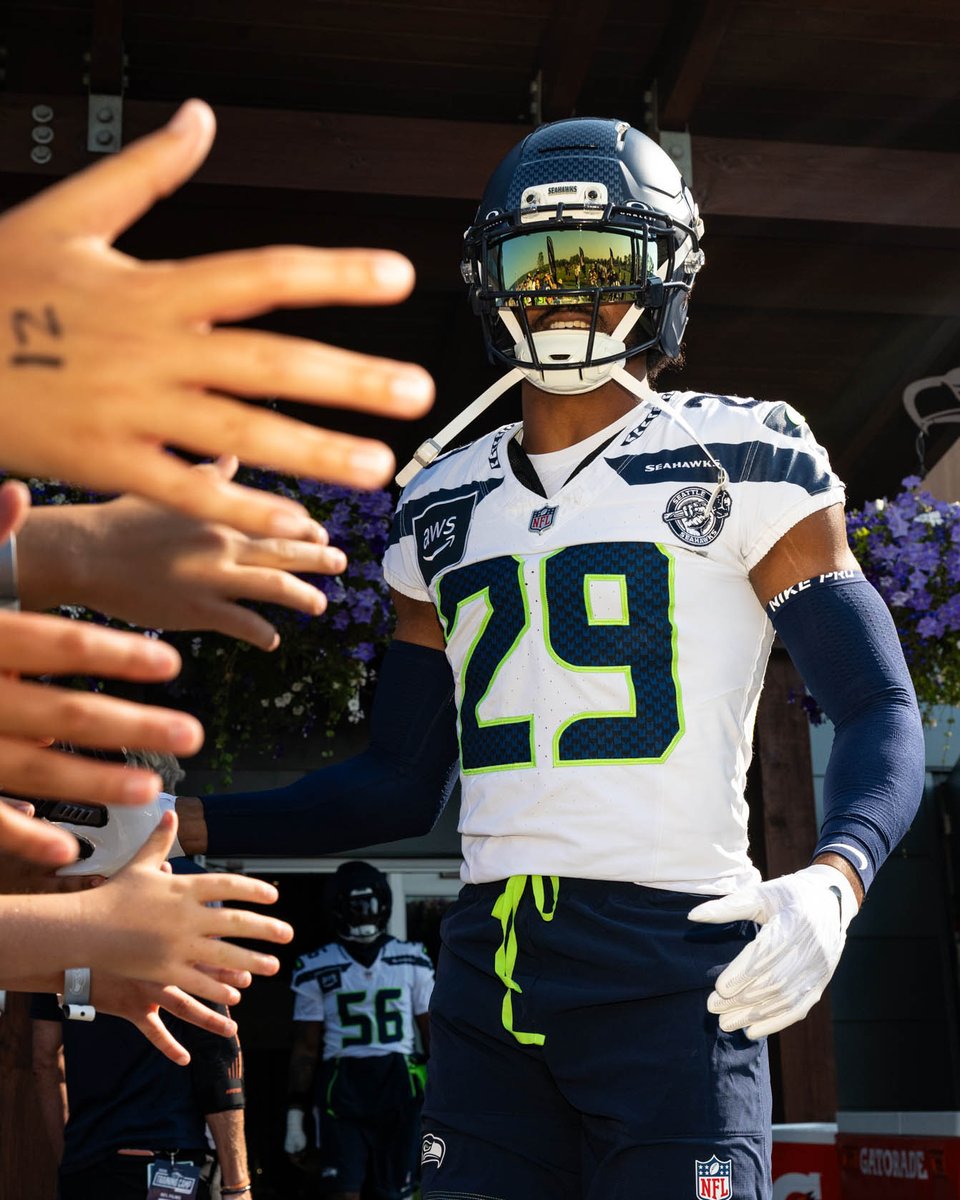 Seahawks's tweet photo. Ready for reps. https://t.co/7350yJyMFw
