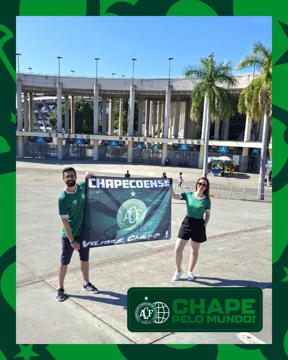 ChapecoenseReal's tweet photo. 𝑬𝒖 𝒍𝒆𝒗𝒐 𝒂 𝑪𝒉𝒂𝒑𝒆 𝒑𝒂𝒓𝒂 𝒐𝒏𝒅𝒆 𝒒𝒖𝒆𝒓 𝒒𝒖𝒆 𝒆𝒖 𝒗𝒂́! 💚

Em viagem para a França, os torcedores Vinicius e Luana Salcher levaram a Chape em um dos pontos turísticos mais conhecidos do mundo! 🇫🇷🇳🇬

No Rio de Janeiro, em visita ao Maracanã, os torcedores Élito Campos e Maria Tereza Zanella, filha de um dos fundadores da Chapecoense, Altair Zanella, representaram com orgulho o manto alviverde em um dos palcos mais emblemáticos do futebol! 🇧🇷💚

✅ E você, já levou a Chape em alguma viagem especial? Envie sua foto para o e-mail comunicacao@chapecoense.com e apareça nas nossas redes sociais!
 
#VamosChape