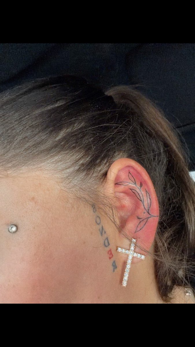 raelotti's tweet photo. Sometimes I forget I have really cool tattoos haha (also 11 pounds from a big goal in my weight loss let's get it) https://t.co/bEH8X3VMsg
