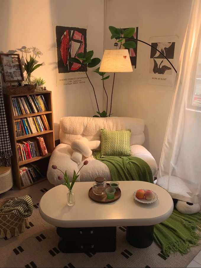 MichaeliaLqhh5's tweet photo. Just brewed a warm cup of oat milk latte and curled up with a favorite book on the couch—soft sunlight and no rush, this is the perfect Sunday at home https://t.co/GflNNp4xQ0