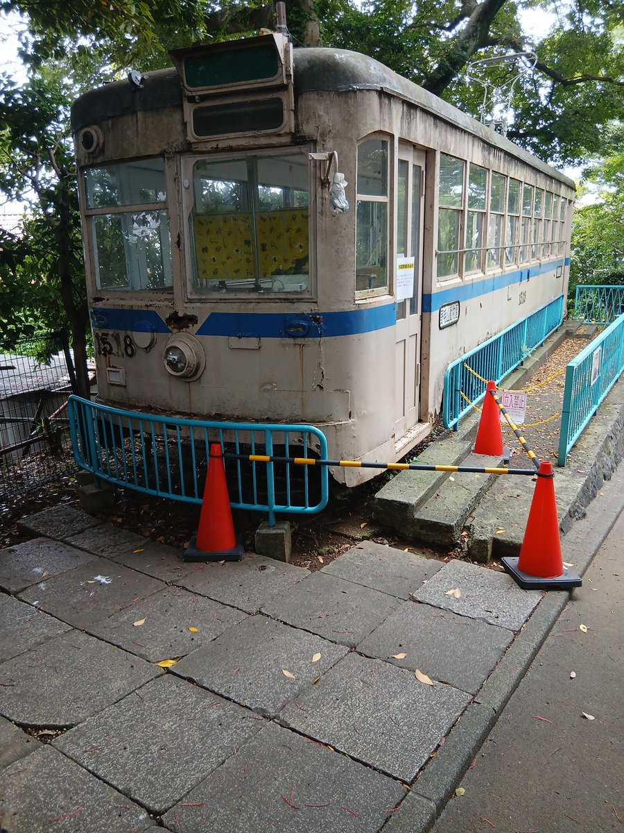megaton9638307's tweet photo. 横浜市西区　野毛山動物園の市電展示
以前は中に入れたけど、老朽化のためか入れなかった。 https://t.co/KS1AnucUBQ