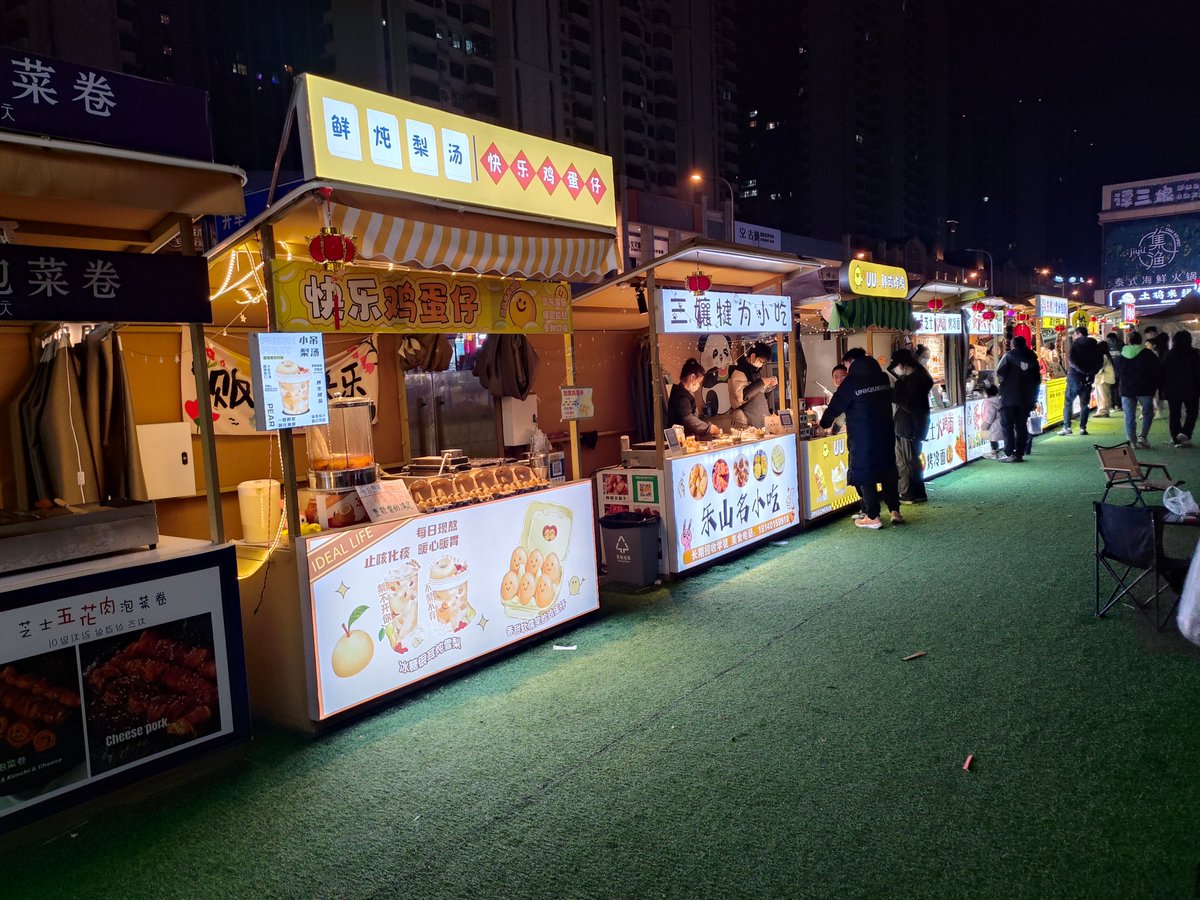 PinkiJohar's tweet photo. Craving crispy fried squid skewers with tangy chili sauce on a busy street corner  Late-night street food hits different!， https://t.co/ECuHEoELy5