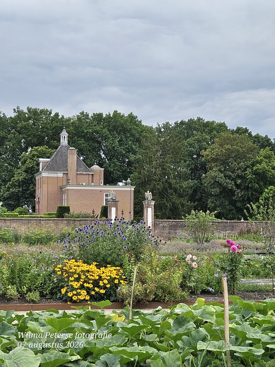 dizzyp49's tweet photo. Moestuin van Landgoed Zuylestein Leersum https://t.co/jHKowCtnM9