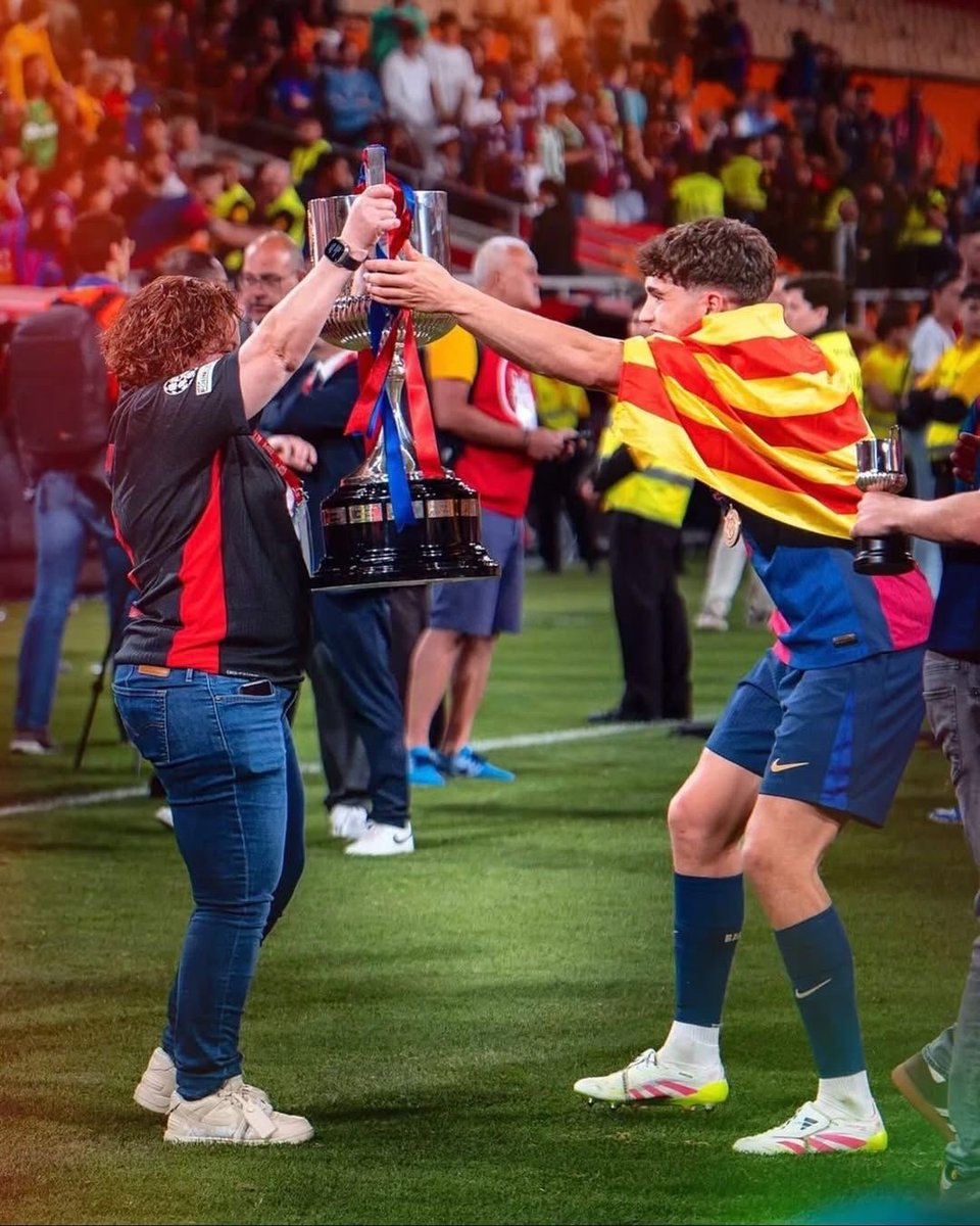 GoalVersee's tweet photo. 🚨🎙️ PAU CUBARSI: Pedri’s family is the closest family I have in the squad. His mom bakes me cookies whenever I go visiting. 

I respect and I treat her like my second mother https://t.co/BMmsM9hFmm