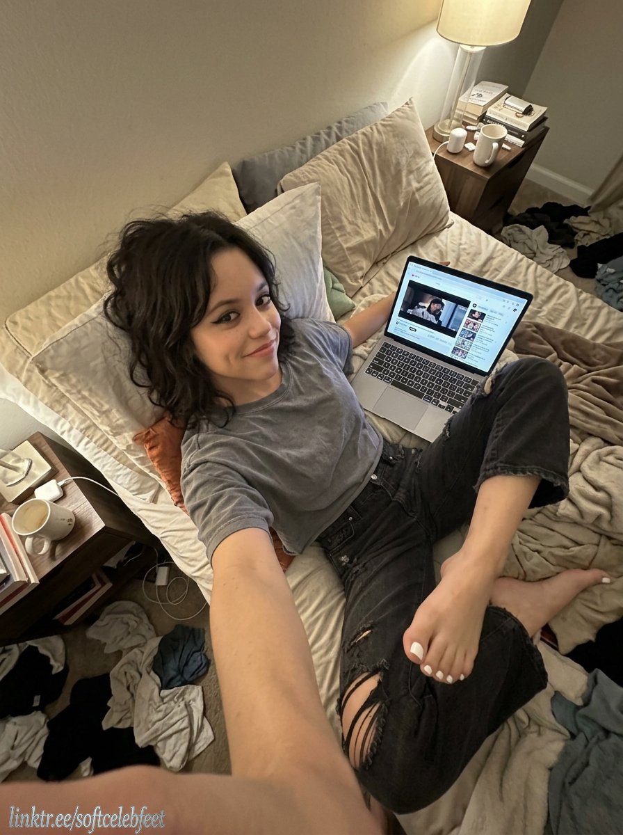 SoftCelebFeet3's tweet photo. Jenna Ortega~

#jennaortega #selfie #feet https://t.co/uOpdBVENCH