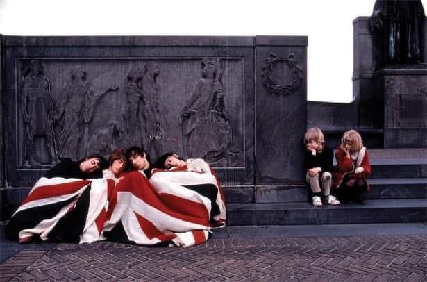 For_Film_Fans's tweet photo. This iconic photo of THE WHO was taken at the Carl Schurz Monument located in Morningside Heights, NYC in 1968 by the legendary Art Kane.

It was cropped &amp; used as the cover for “The Kids Are Alright” Album in 1979. https://t.co/0OhrdcW0oe