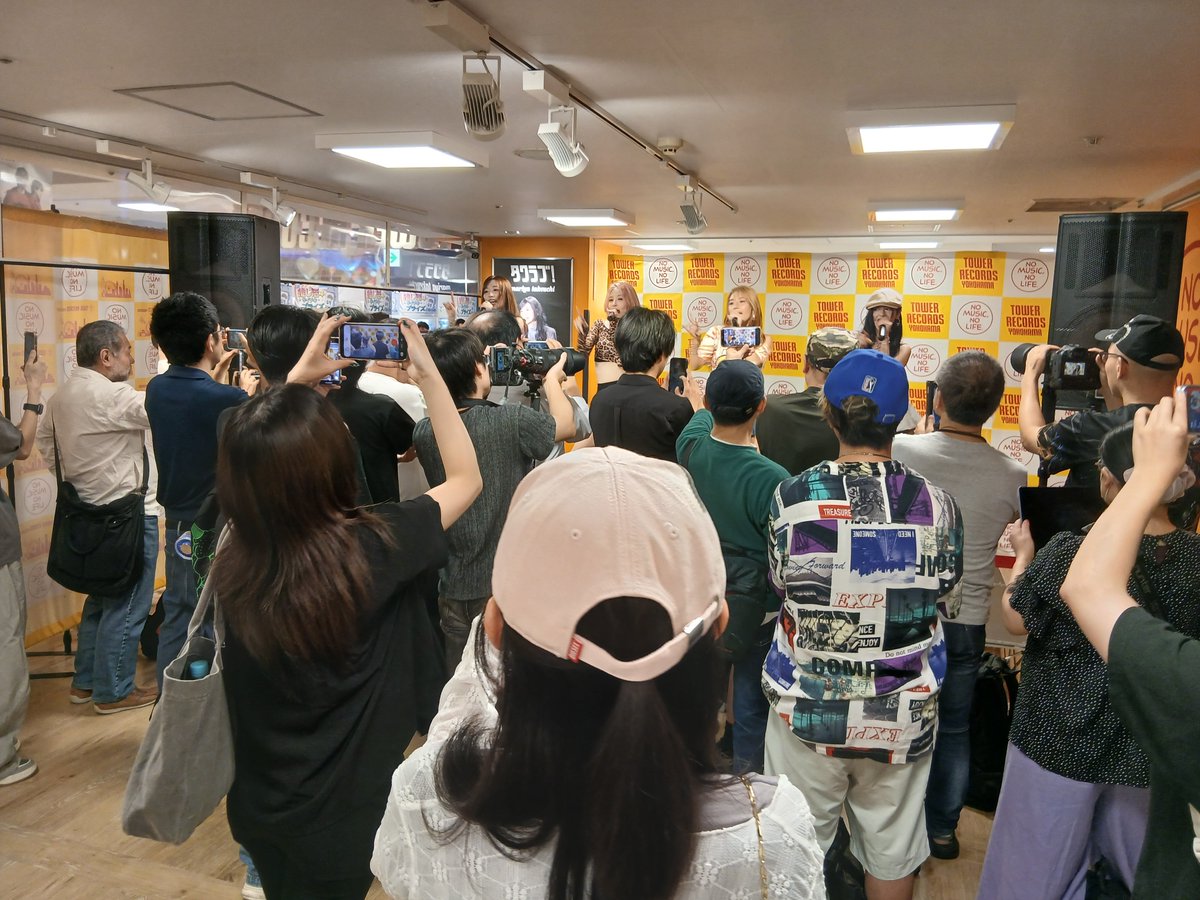 megaton9638307's tweet photo. タワ横行ったらKポップアイドルのリリイベをやってたんで、便乗して観てきた。 https://t.co/wIweqE3QOu