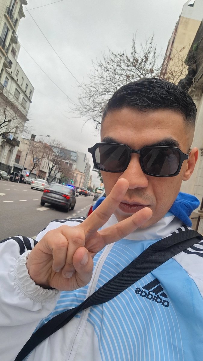cesargonzaleztw's tweet photo. Milei pedazo de loji. https://t.co/4I32BxbwTl