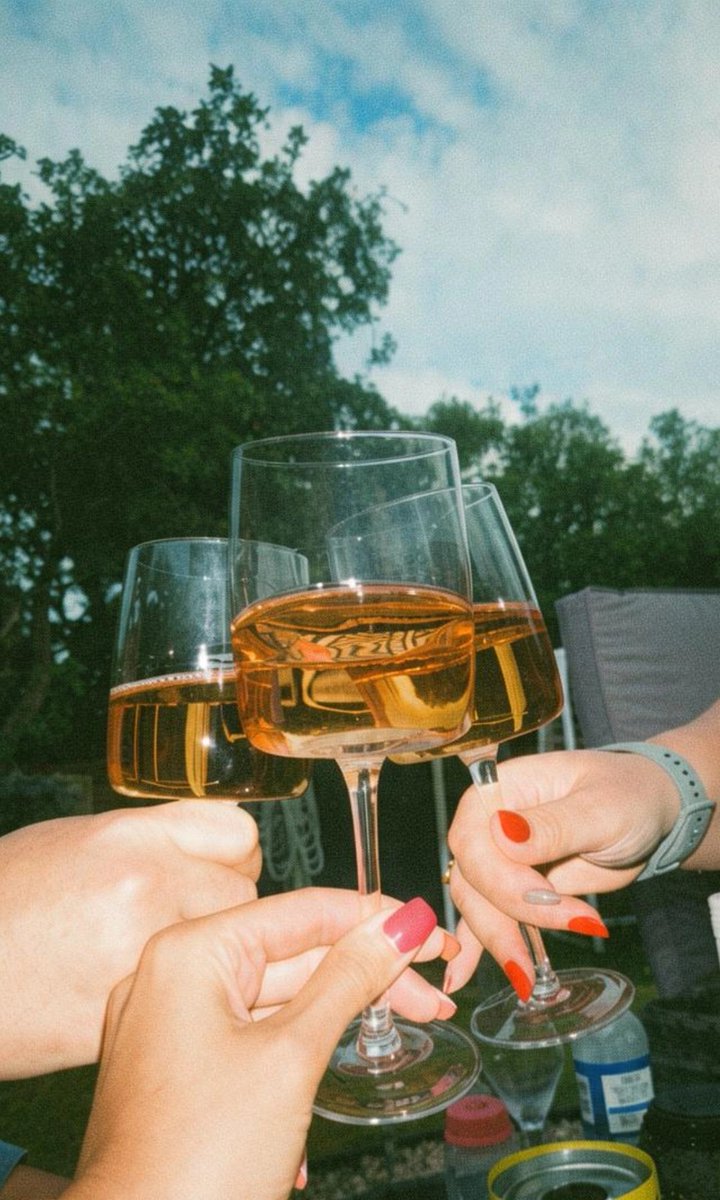 JuneHymn__'s tweet photo. Let everyone know they're invited // July. https://t.co/RJaiY7G57L