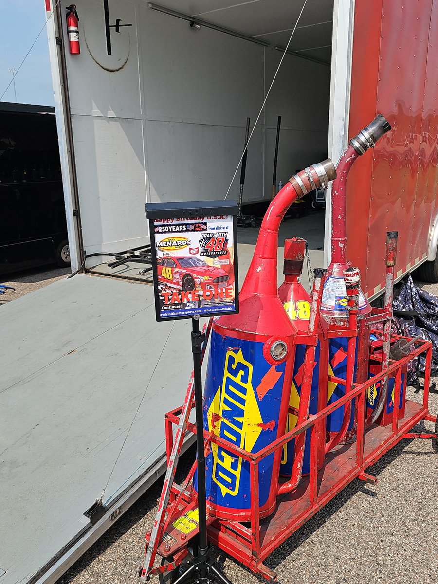 PettyBook200's tweet photo. Thank you Dan for making this very cool hero card holder, which debuts today at @iowaspeedway! https://t.co/bcdnF3AEpY