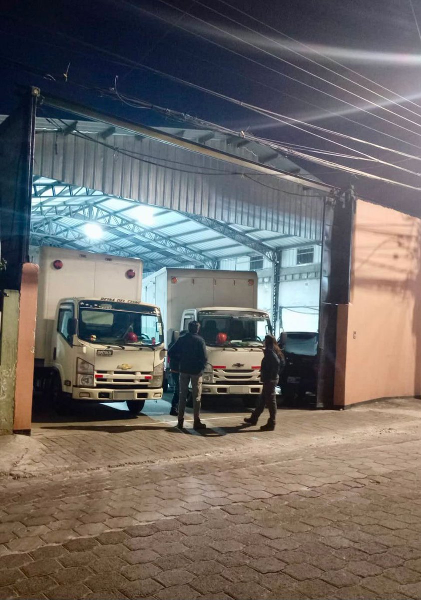 UBAQuito's tweet photo. 🚨 #ControlEnQuito | 🐾 Actualización del caso de presunto envenenamiento de animales de compañía

Este jueves 6 de agosto, la Unidad de Bienestar Animal (UBA) del Municipio de Quito ubicó a la presunta responsable por un supuesto envenenamiento de varios animales de compañía. https://t.co/mMU3gdbrwR