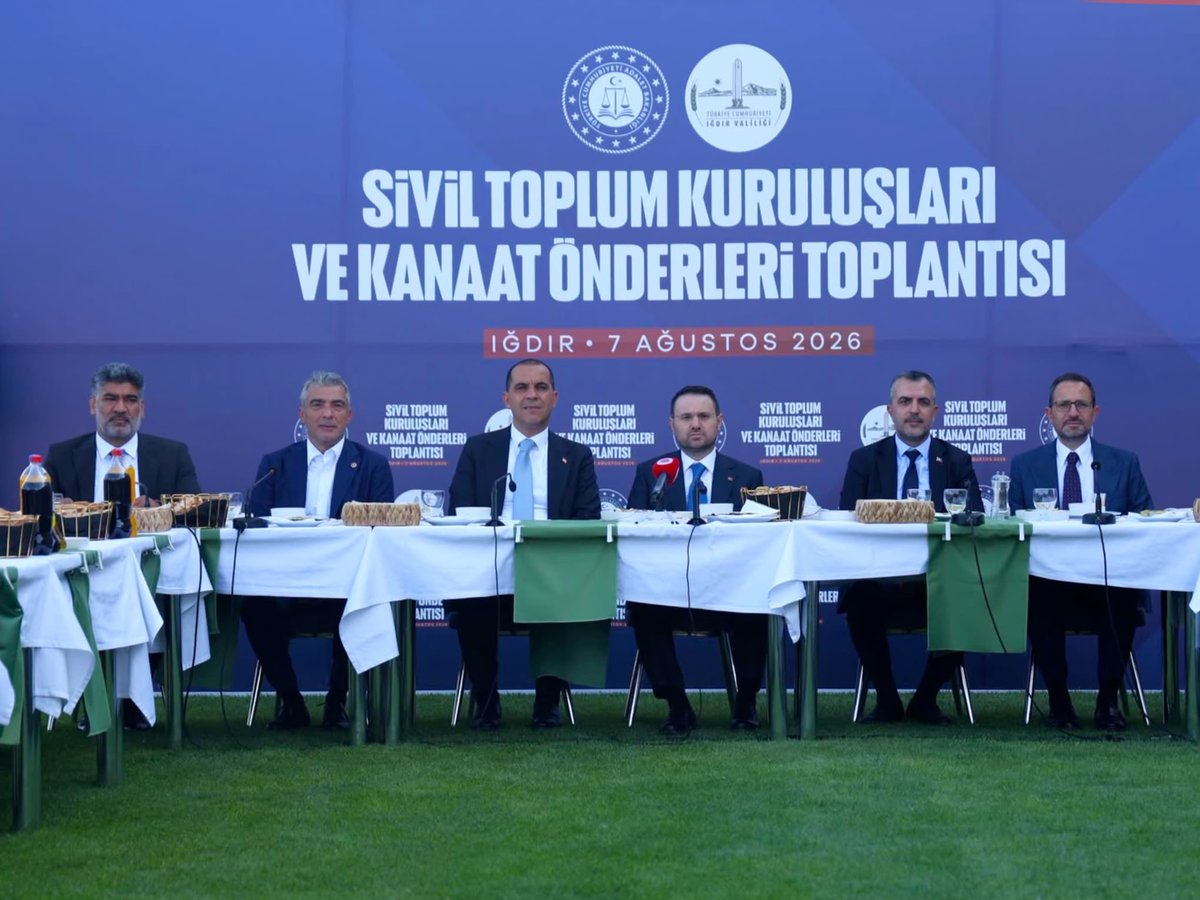 canturkalagoz's tweet photo. Adalet Bakanımız Sayın Akın Gürlek ile birlikte Alagöz Holding Iğdır FK Tesisleri’nde şehrimizin sivil toplum kuruluşları ve kıymetli kanaat önderlerimizle bir araya geldik.

Iğdır’ımızın ihtiyaçlarını, beklentilerini ve geleceğine dair hedeflerimizi istişare ettik.

Şehrimizin ortak aklı ve güçlü birlikteliğiyle Iğdır’ımız için çalışmaya devam edeceğiz.

Katılım sağlayan tüm hemşehrilerimize teşekkür ediyorum. 🇹🇷
