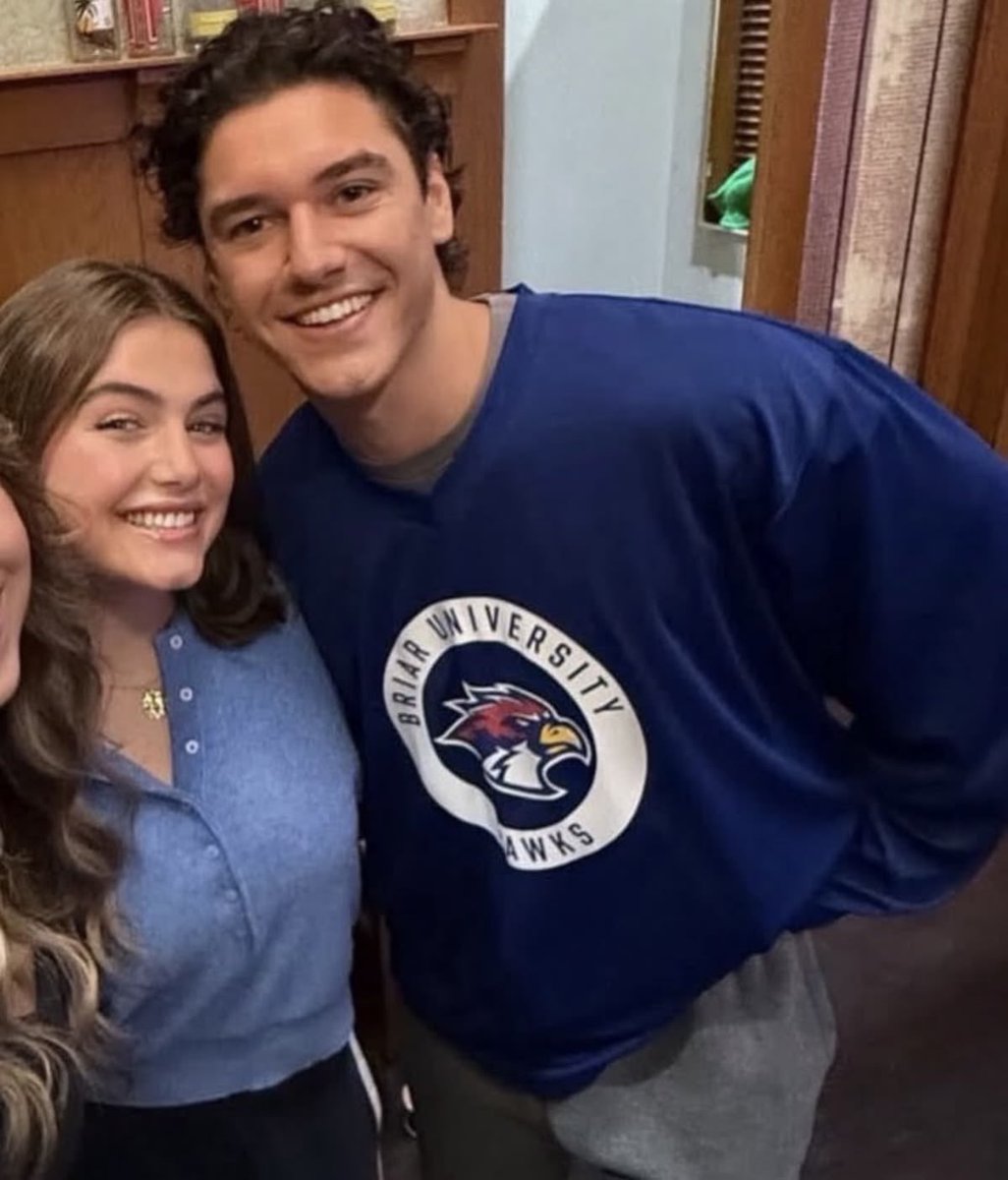 offwellsy's tweet photo. Amo a vibe hannahgarrett casados e pais de gêmeos que eles passam aqui https://t.co/1V7EMY4JIo