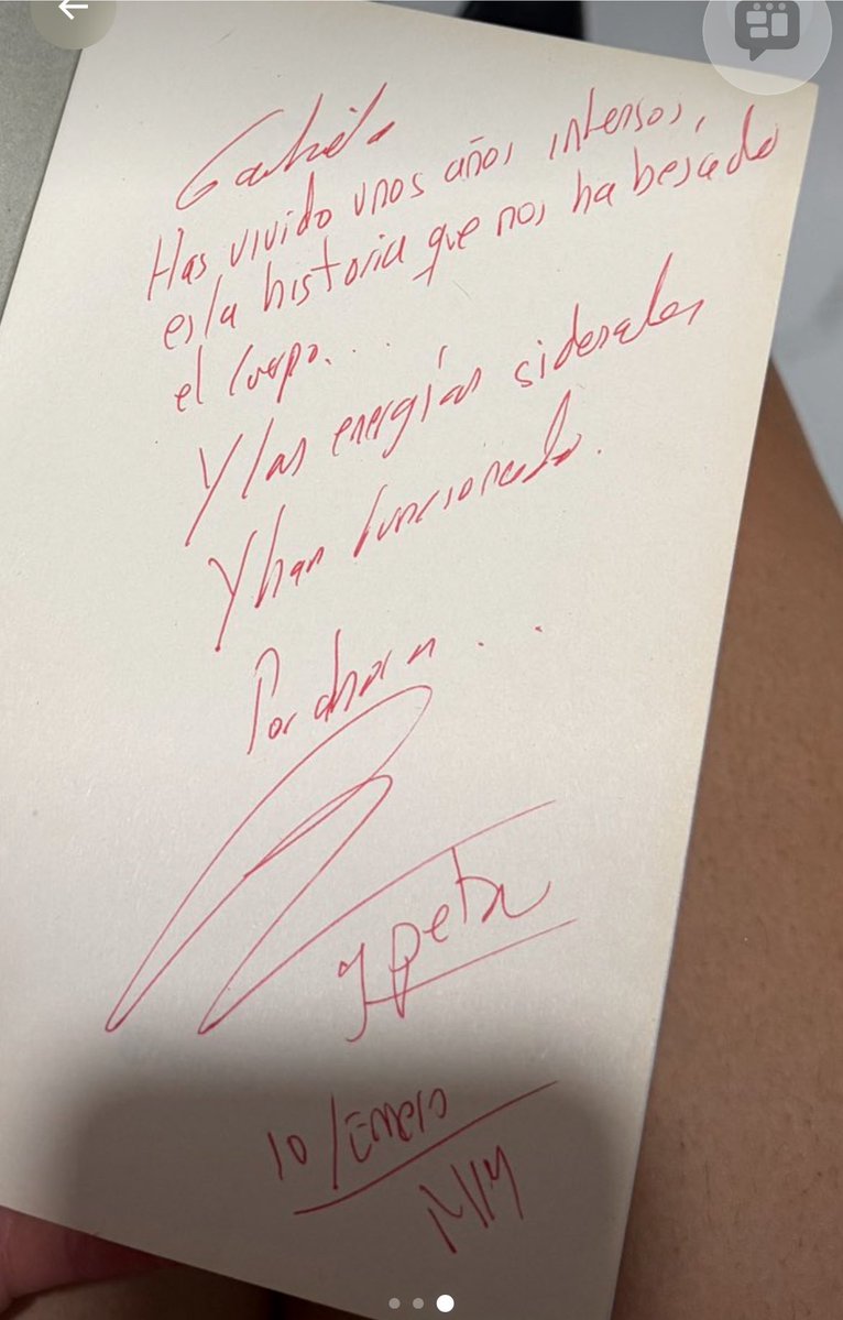 Nosetwittears's tweet photo. Le puso borrosa la dedicatoria pero la recuperamos y hablaba de besar cuerpos y energías siderales. https://t.co/LdK4ABqo4Y