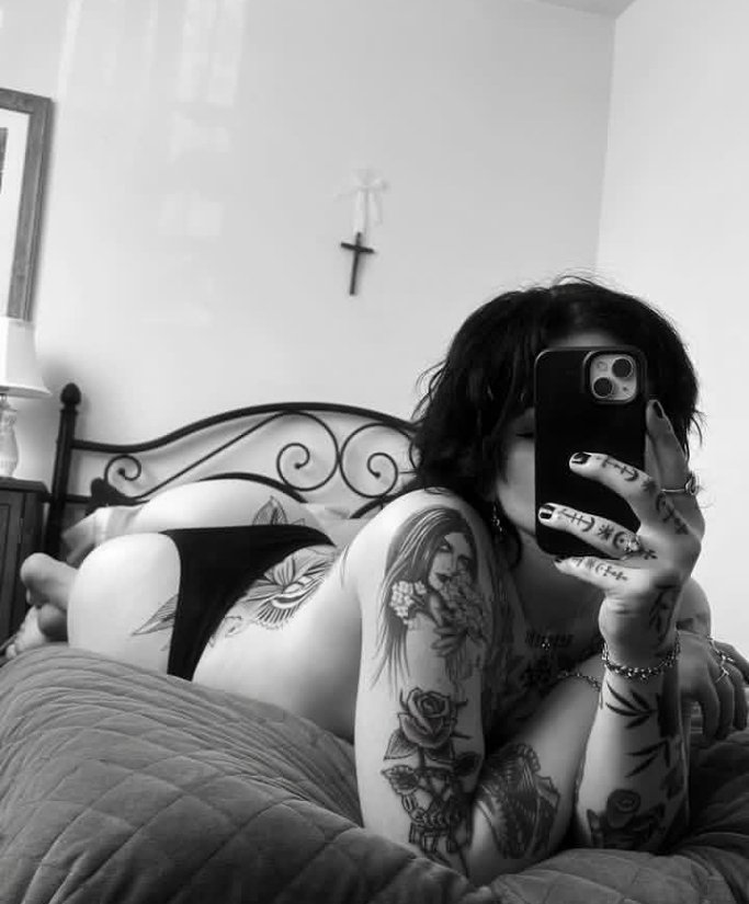 Sandrawayne47's tweet photo. @daisy_la_mode 😈🥵 https://t.co/RXVYUNOBW0