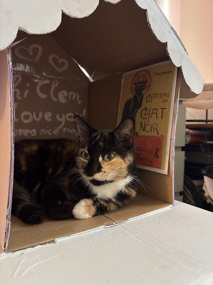 romeowth_'s tweet photo. the cardboard house i made for my cats has two floors so my mom was coming over and we ofc made two little paintings for them . they deserve to experience culture too https://t.co/tyRHDUPUaq