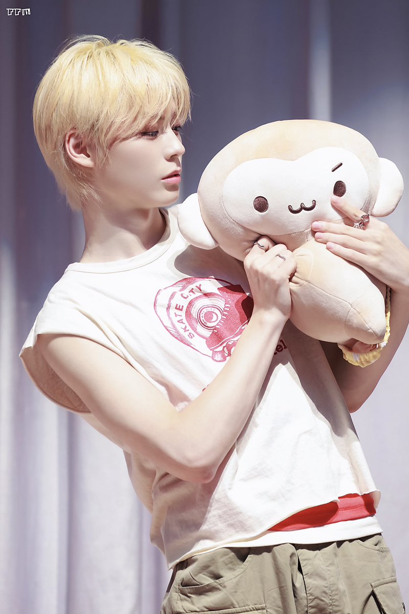 rrmrrmkh's tweet photo. 260807 🐵🥺

 #홍 #HONG #파우 #POW https://t.co/f5vvMkVGDl
