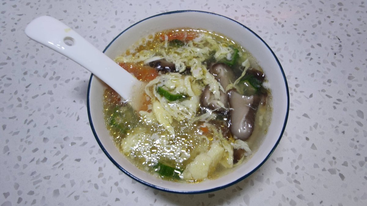 Recs_2011's tweet photo. Went from grabbing instant noodles every night to cooking a warm veggie soup for myself—small step, big mood lift ， https://t.co/GENDTcki4y