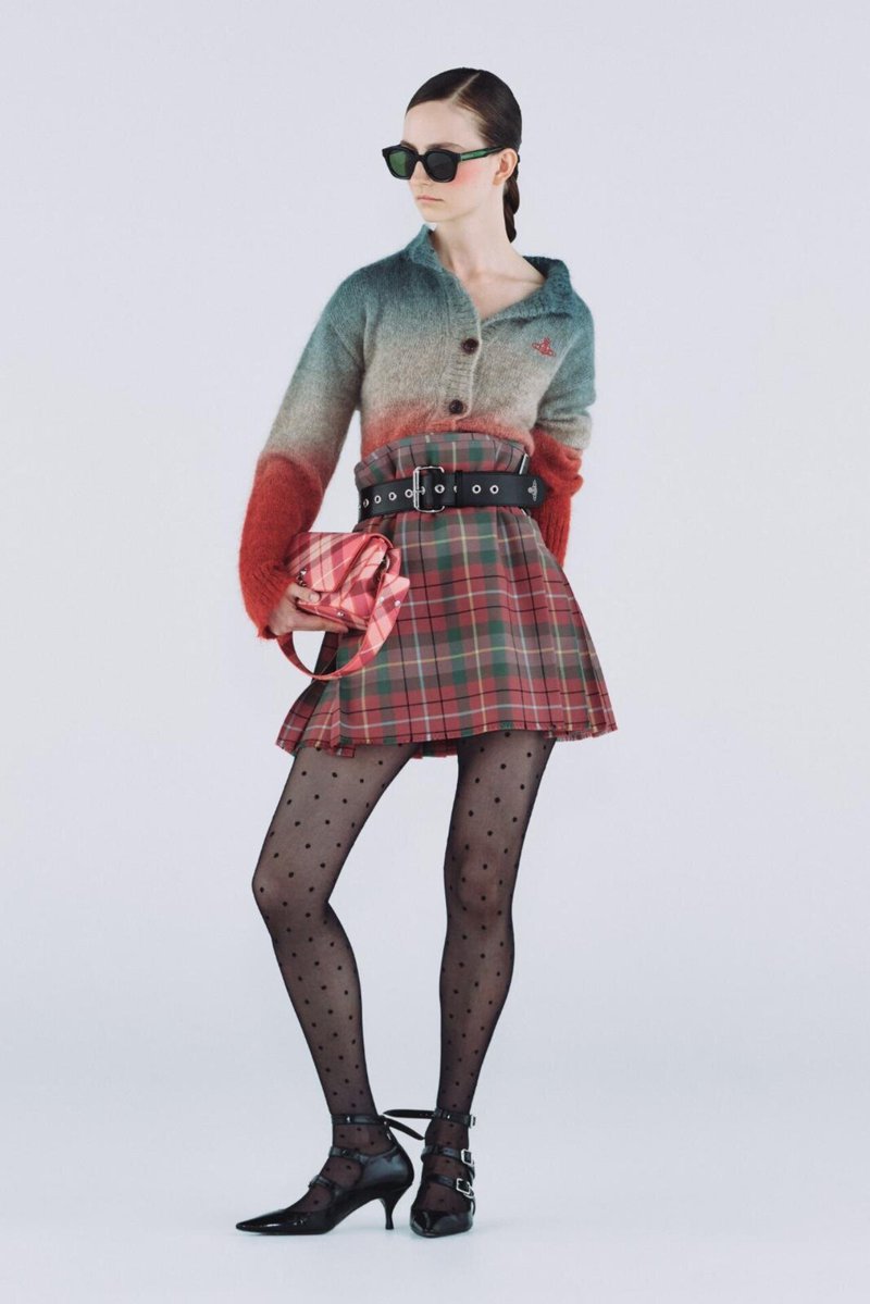 kendam_com's tweet photo. Vivienne Westwood Red Label Autumn Winter 2026-2027 collection lookbook
https://t.co/U7JDdaT0R2
- - -
#VivienneWestwood #RedLabel #FW26 #AW26 #Lookbooks #Fashion #Kendam https://t.co/XVRdQ2QXYC