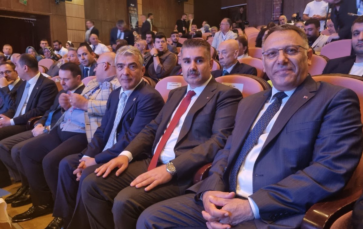 igdir_uni's tweet photo. Rektör Gürel, 13. Dijital Medya Çalıştayı'na Katıldı

Türkiye İnternet Gazeteciliği Derneği (TİGAD) tarafından düzenlenen 13. Dijital Medya Çalıştayı, Iğdır’da gerçekleştirildi.

Kültür Merkezi’ndeki açılış programına Adalet Bakanı Akın Gürlek, Iğdır Valisi M. Fırat Taşolar, AK Parti Iğdır Milletvekili Cantürk Alagöz, Rektörümüz Prof. Dr. Ekrem Gürel, il protokol üyeleri, gazeteciler ve medya temsilcileri katıldı.

Çalıştay kapsamında düzenlenen panellerde yapay zekânın haberciliğe etkileri, yeni nesil telif hakları, doğrulama gazeteciliği, dezenformasyonla mücadele, sosyal medya, televizyon haberciliği, ajans haberciliği ve yerel medyanın geleceği alanında uzman isimler tarafından değerlendirildi.
@abakingurlek @firattasolar @canturkalagoz @EkremGurel