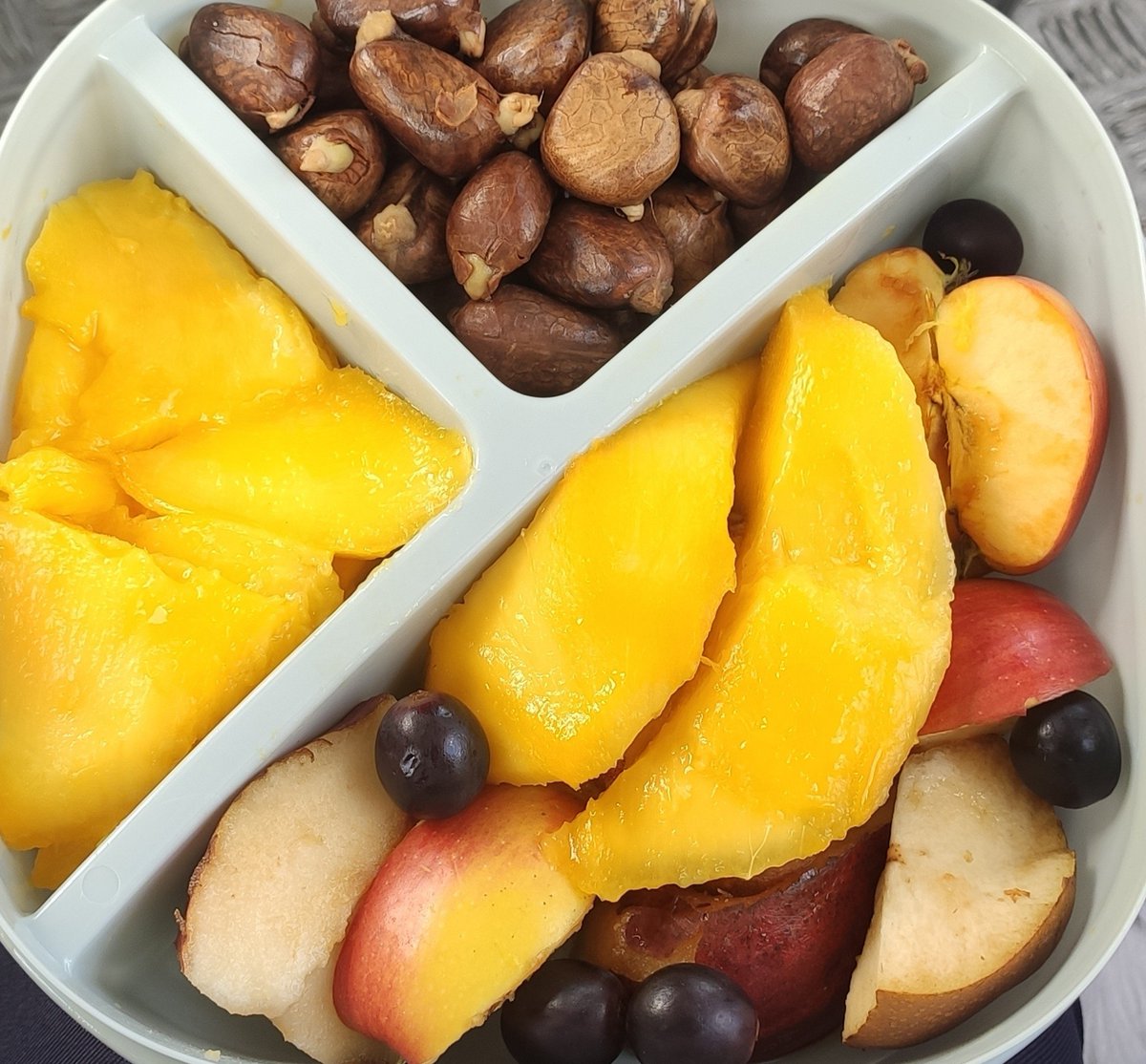 solomoncolerea1's tweet photo. Trying to eat healthy is hard because the oily food does make you feel soo good lol😏 https://t.co/Y1LcIoziUP