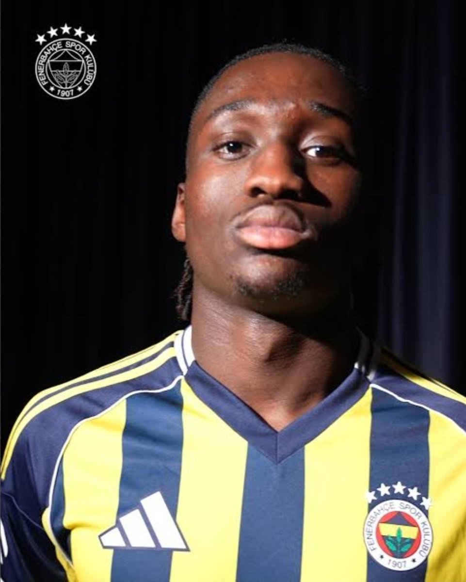 musaucan33's tweet photo. Sörloth, Lukaku falan filan…

Bunlar başarıya doymuş, kariyerinin son basamağında, Fenerbahçe'ye emeklilik ikramiyesi için gelecek çoktan sönmüş yıldız eskileri…

Oysa senin elinde o var.

Daha oynamadan sıraya girdi Avrupa takımları. Süre ver, geliştir, satış rekorunu o kıracak kulübün.

Bugün satılması senelerce konuşulacak bir fiyasko olur.

Benden söylemesi…