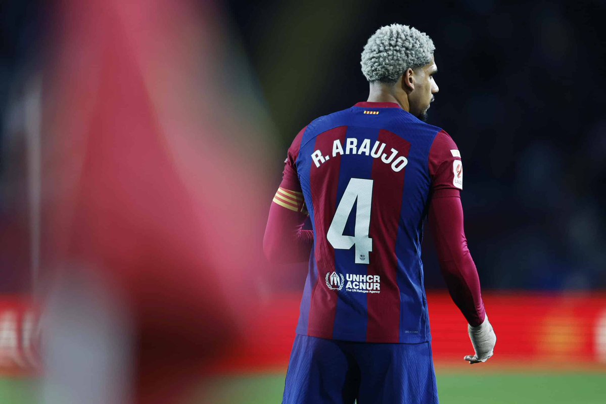 Hchizzyl1's tweet photo. Dembele struggled with injuries at Barcelona, today the rest is history. For those of you slagging off Araujo, you will all eat your words later.. Changing environment can help him rediscover his form.. https://t.co/3XOqMwZlBp