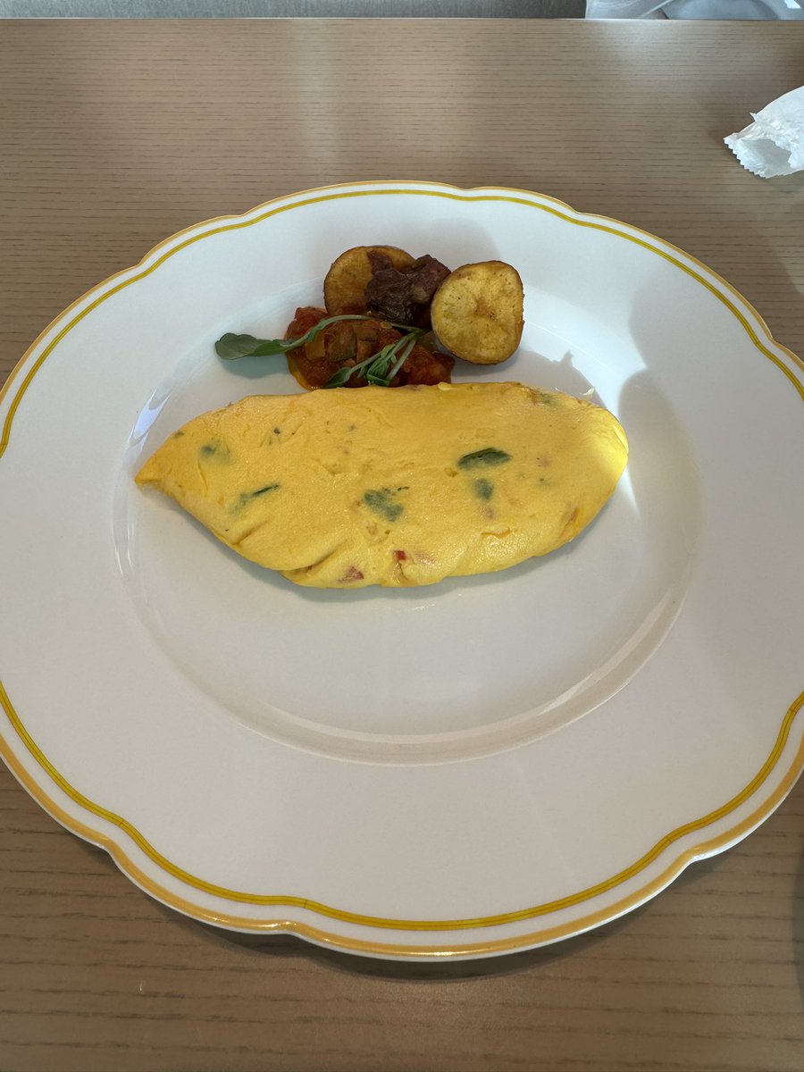 shige45's tweet photo. 今朝は優雅にホテルで朝食😋 https://t.co/xdfed9b05c