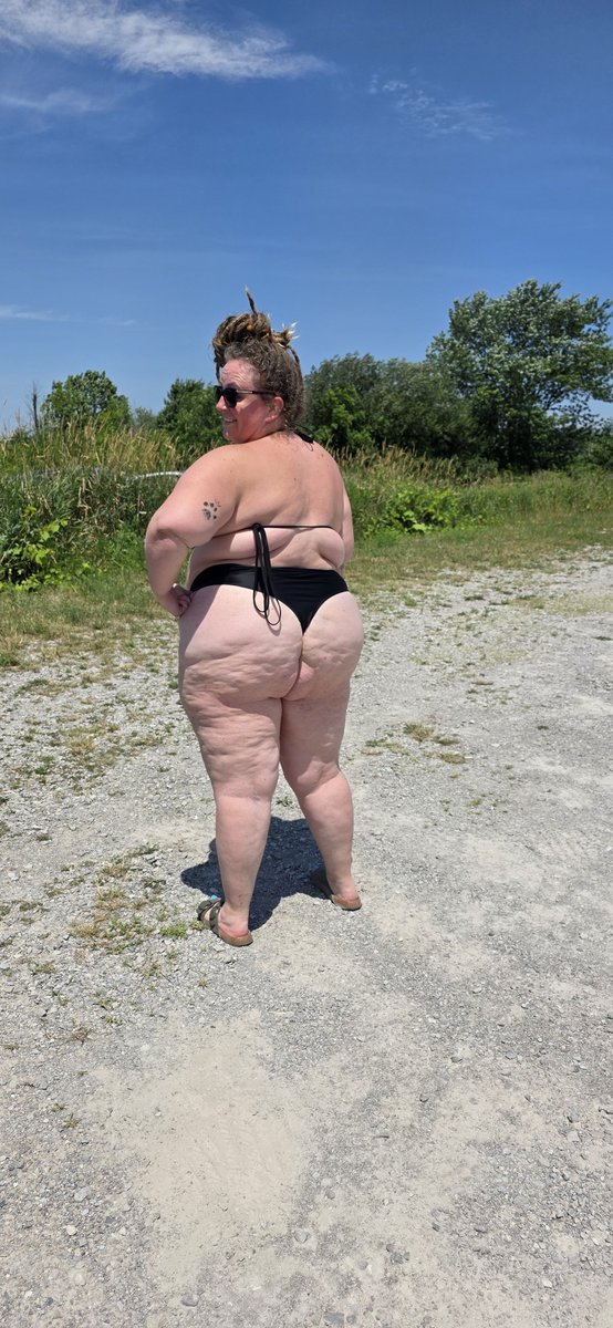 CurvySass24's tweet photo. RT if you think big girls should wear thong bikinis 👙 🤭

#chubbygirlsdoitbetter #curvygoddess #curvesfordays #baddiewithafatty https://t.co/gu7dLNgrNW