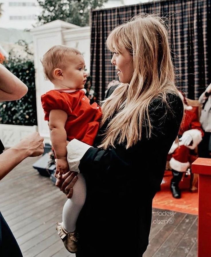 givlizbrey's tweet photo. ELIZABETH OLSEN OFICIALMENTE MAMÃE O BABY OLSEN NASCEU 😭 https://t.co/VySF3YI0ET