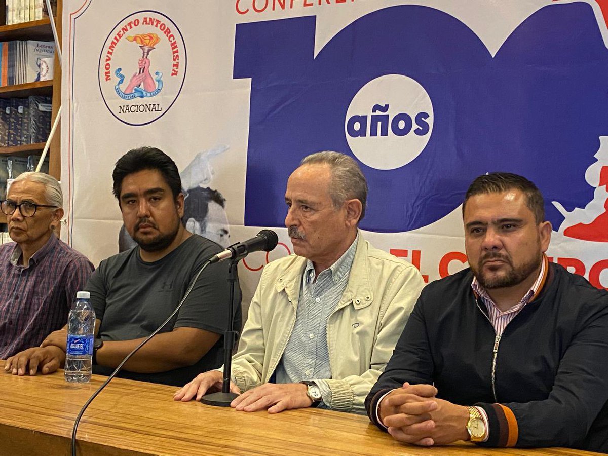 aperezzamorano's tweet photo. El día de hoy, acompañado de mis compañeros Saúl Torres, dirigente en Toluca, integrantes de su comité seccional y arropado por representantes de distintos medios de comunicación de la capital, realizamos una conferencia de prensa para anunciar los “100 años con Fidel Castro”. https://t.co/U6HMMBEsIT