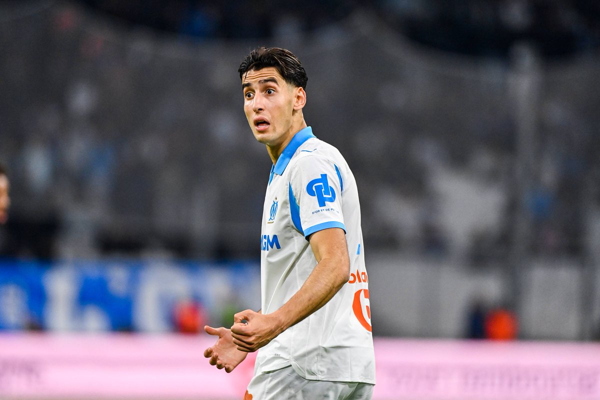 TeamOM_Officiel's tweet photo. Acheté 23M€ il y a moins d'un an, Nayef Aguerd va quitter l'OM pour la Real Sociedad : prêt payant de 4M€, avec une option d'achat fixée à 11M€ selon Fabrizio Romano...

⚪️🔵 https://t.co/yvwcOvMpW2