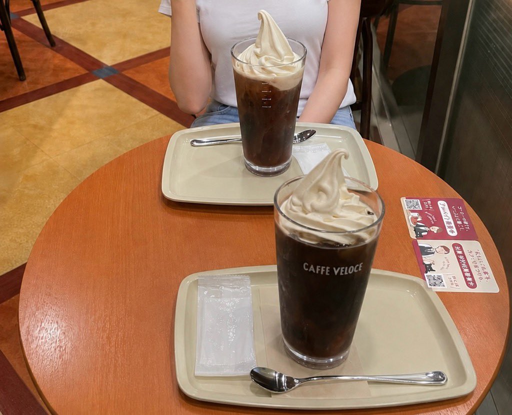 yujin0131rs's tweet photo. 昨日も暑くて
ベローチェに二度避難しました🥵

昔は座席でタバコが吸えたけど
喫煙ブースがあるだけでもありがたい🚬

#カフェ・ベローチェ
#ベローチェ https://t.co/AjNV4Xh9l1
